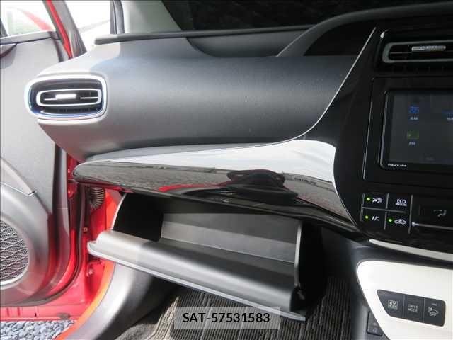 Toyota PRIUS 2017-02 8661019-12