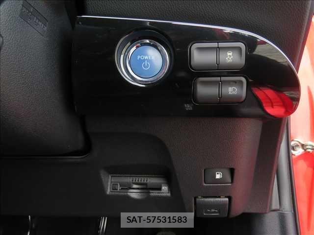 Toyota PRIUS 2017-02 8661019-13