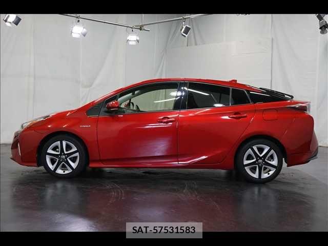 Toyota PRIUS 2017-02 8661019-14