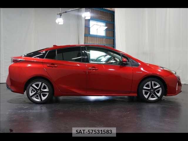 Toyota PRIUS 2017-02 8661019-15