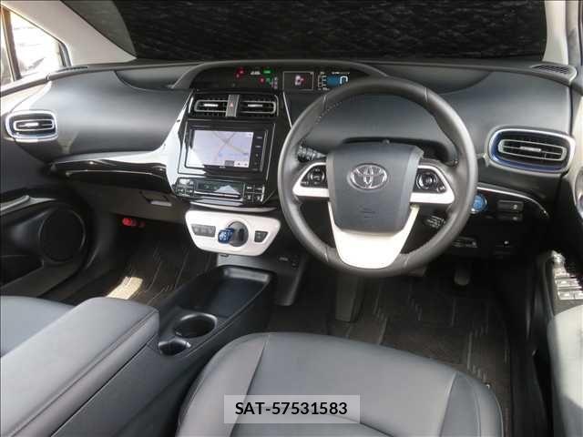 Toyota PRIUS 2017-02 8661019-1