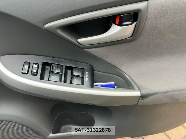 Toyota PRIUS 2010-06 8666758-16