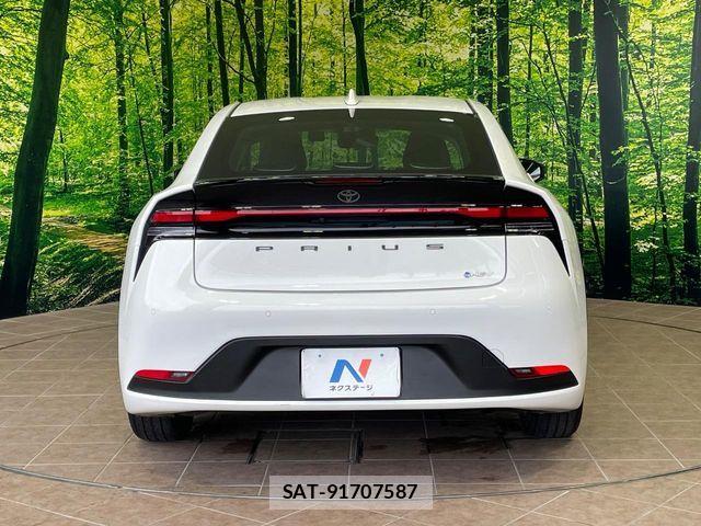 Toyota PRIUS 2023-04 8661004-15