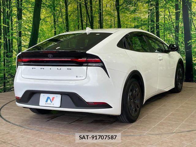 Toyota PRIUS 2023-04 8661004-17