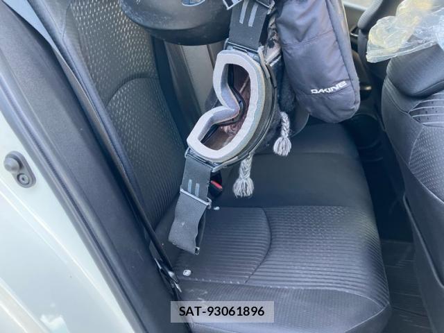 Toyota PRIUS 2016-05 8661060-12