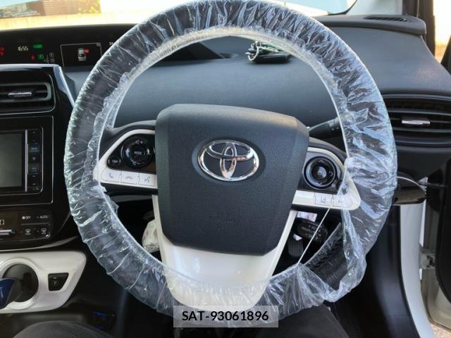 Toyota PRIUS 2016-05 8661060-15