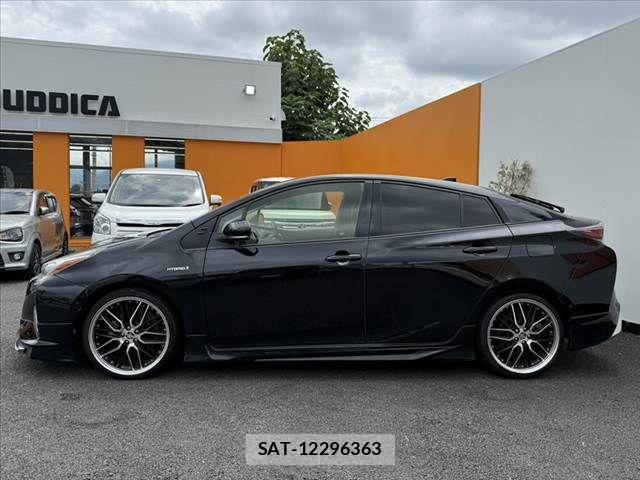 Toyota PRIUS 2017-09 8661038-10