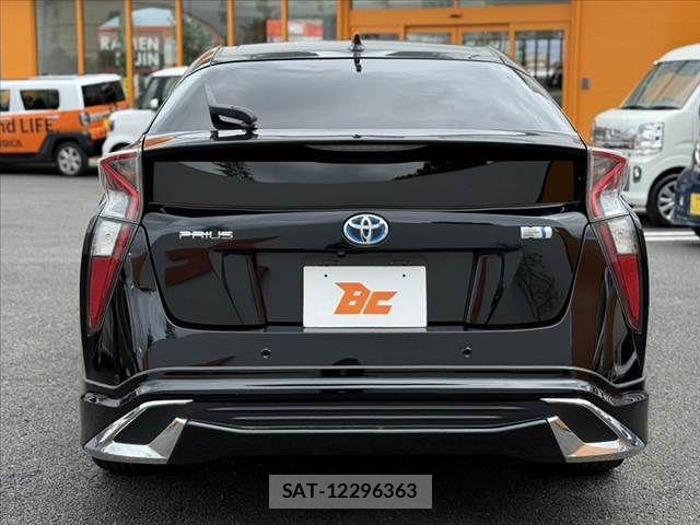 Toyota PRIUS 2017-09 8661038-13