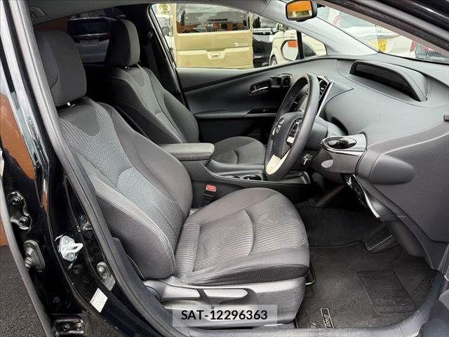 Toyota PRIUS 2017-09 8661038-15