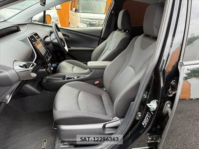 Toyota PRIUS 2017-09 8661038-16