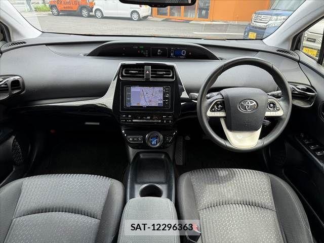 Toyota PRIUS 2017-09 8661038-1