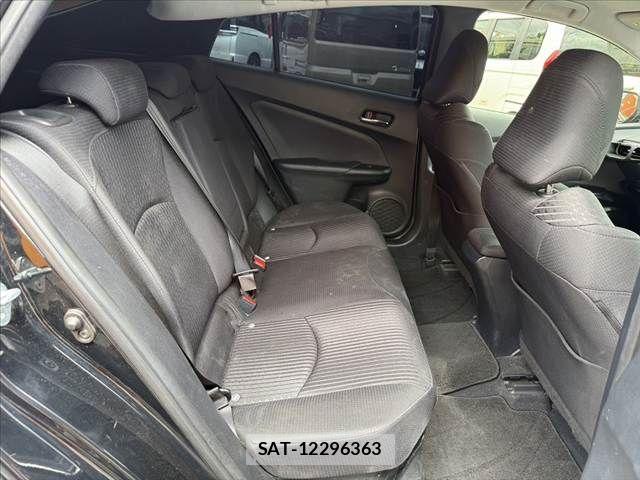 Toyota PRIUS 2017-09 8661038-19
