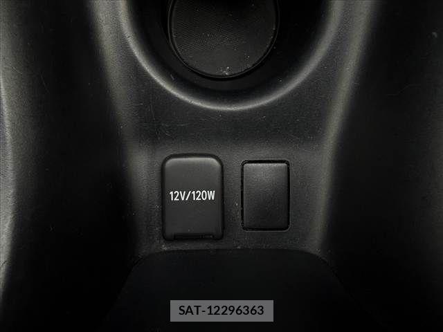Toyota PRIUS 2017-09 8661038-26