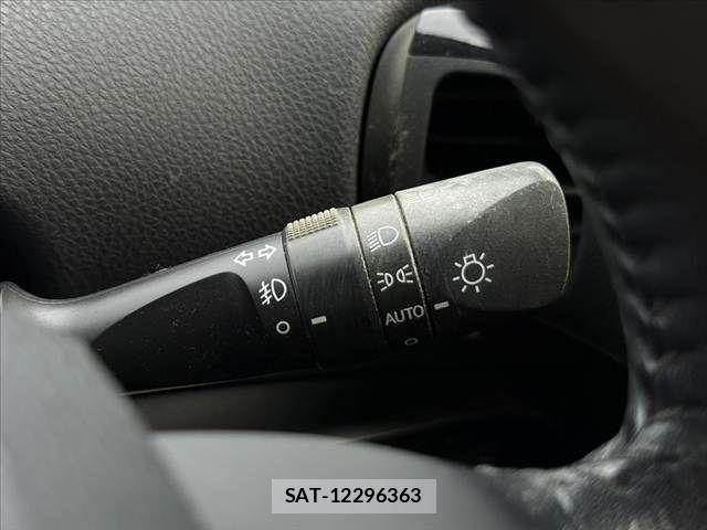 Toyota PRIUS 2017-09 8661038-27