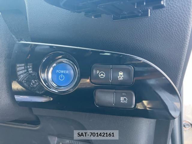 Toyota PRIUS 2018-04 8666750-10