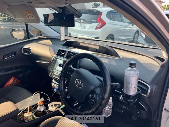 Toyota PRIUS 2018-04 8666750-12