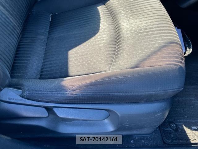 Toyota PRIUS 2018-04 8666750-14