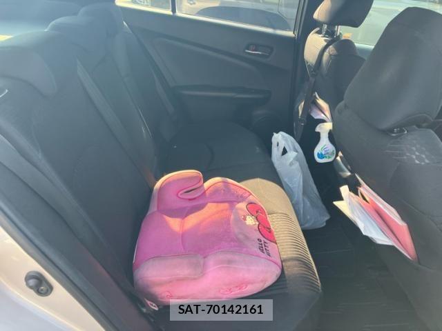 Toyota PRIUS 2018-04 8666750-15