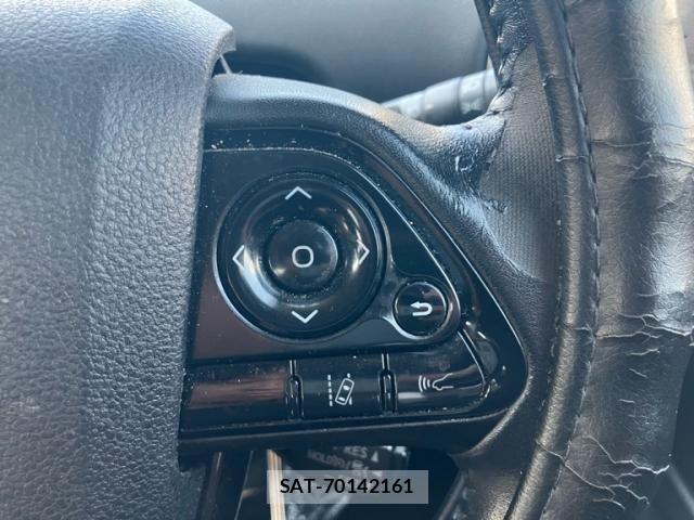 Toyota PRIUS 2018-04 8666750-17