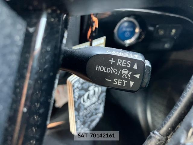 Toyota PRIUS 2018-04 8666750-19
