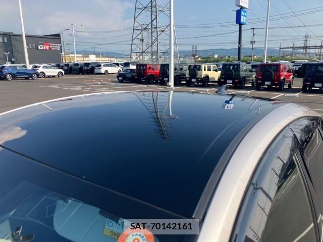 Toyota PRIUS 2018-04 8666750-2