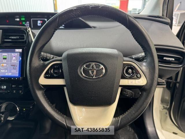 Toyota PRIUS 2016-04 8666746-11