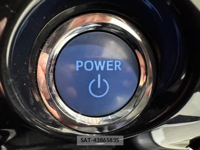Toyota PRIUS 2016-04 8666746-14