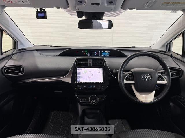 Toyota PRIUS 2016-04 8666746-1