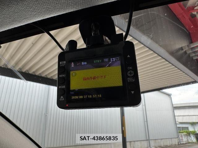 Toyota PRIUS 2016-04 8666746-26