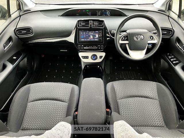 Toyota PRIUS 2018-06 8661024-1