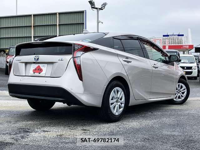 Toyota PRIUS 2018-06 8661024-2