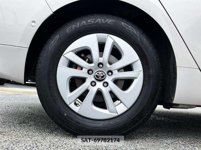 Toyota PRIUS 2018-06 8661024-3