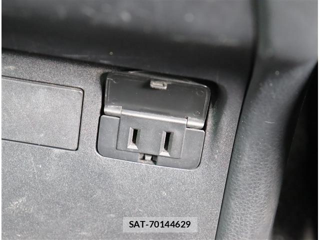 Toyota PRIUS 2023-10 8660999-19