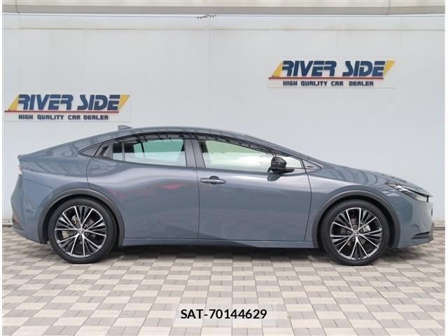 Toyota PRIUS 2023-10 8660999-3
