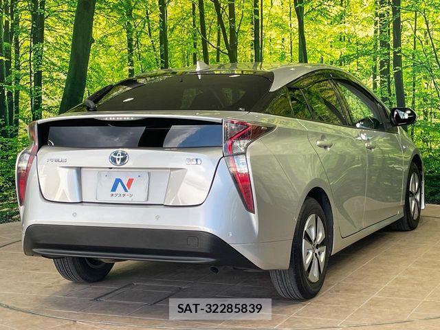 Toyota PRIUS 2016-11 8661025-17