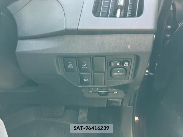 Toyota PRIUS 2014-02 8666751-9