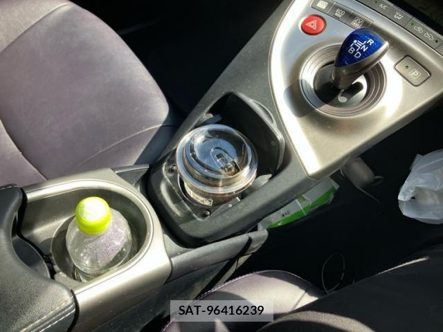 Toyota PRIUS 2014-02 8666751-14