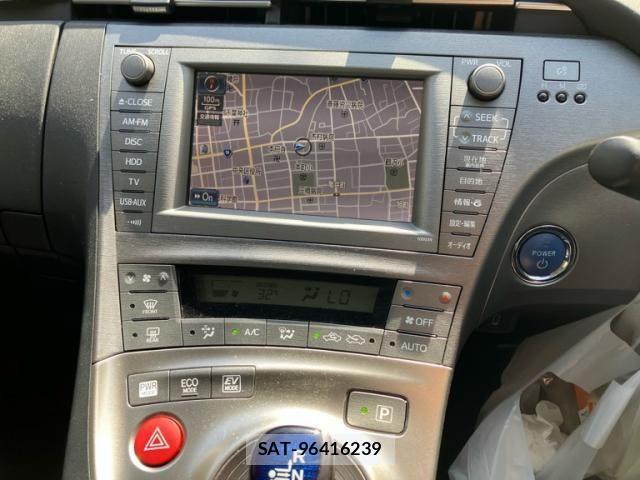 Toyota PRIUS 2014-02 8666751-15