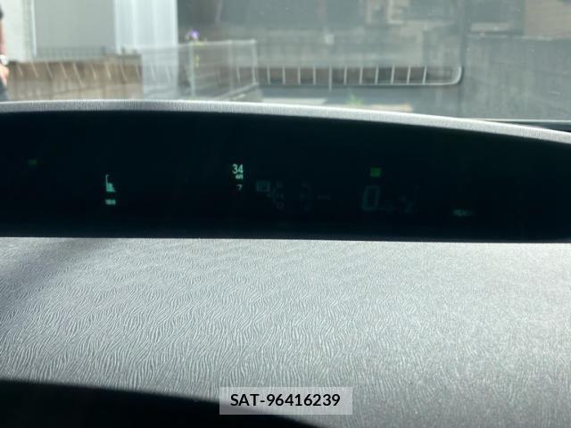 Toyota PRIUS 2014-02 8666751-16