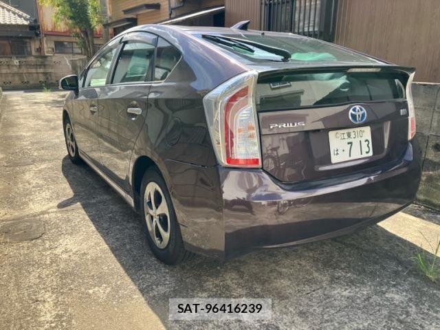 Toyota PRIUS 2014-02 8666751-3