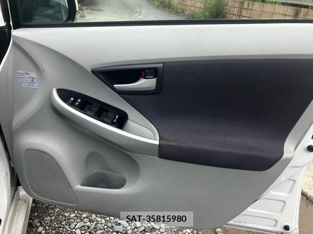 Toyota PRIUS 2010-03 8666760-13