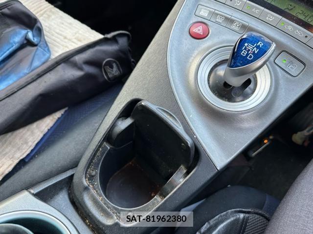 Toyota PRIUS 2012-06 8666759-12