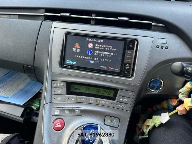 Toyota PRIUS 2012-06 8666759-14