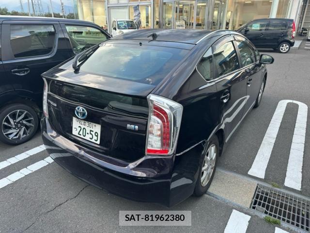 Toyota PRIUS 2012-06 8666759-1