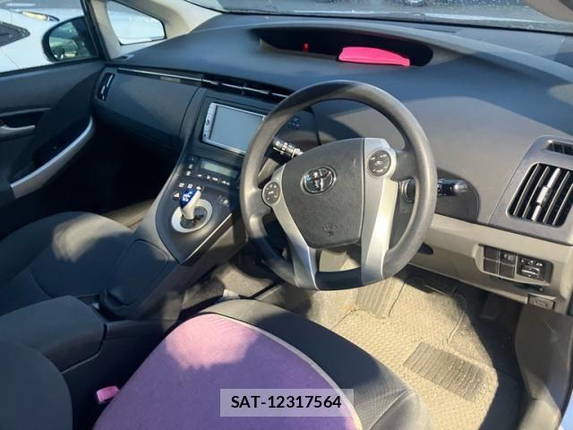 Toyota PRIUS 2010-02 8661081-14