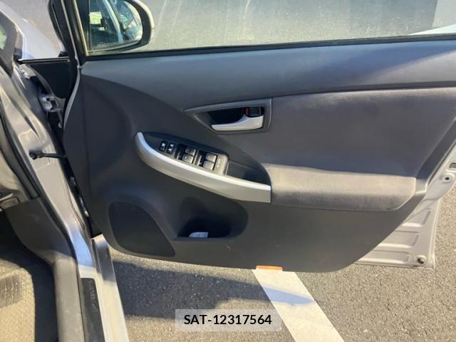 Toyota PRIUS 2010-02 8661081-16