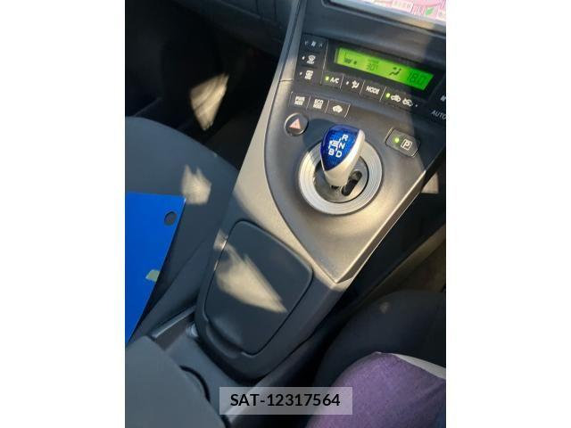 Toyota PRIUS 2010-02 8661081-19