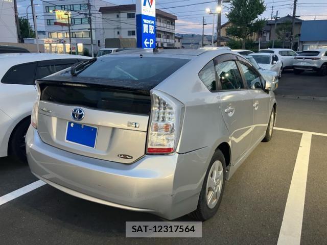 Toyota PRIUS 2010-02 8661081-5
