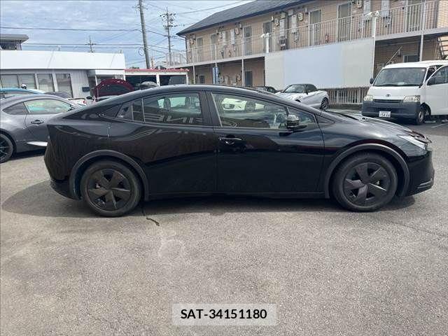 Toyota PRIUS 2023-04 8666743-15