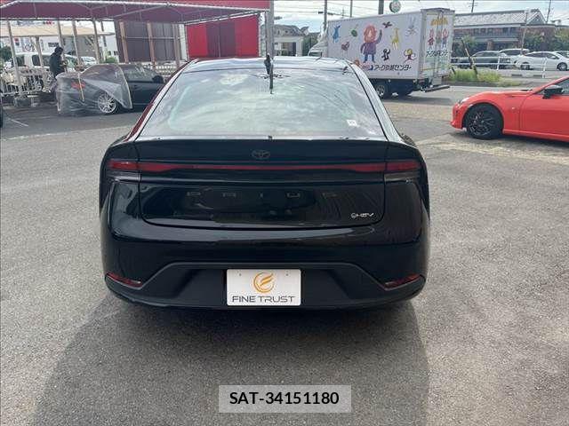 Toyota PRIUS 2023-04 8666743-17